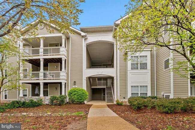 Building Photo - 1708 Lake Shore Crest Dr Unit 24