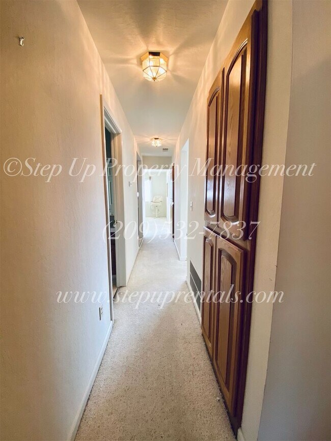 2 Bedroom 2 Full Bathroom Condo with Lake House Rental in