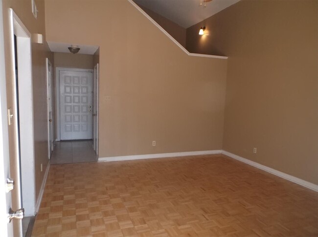 Photo - 5 Crestwood Cir