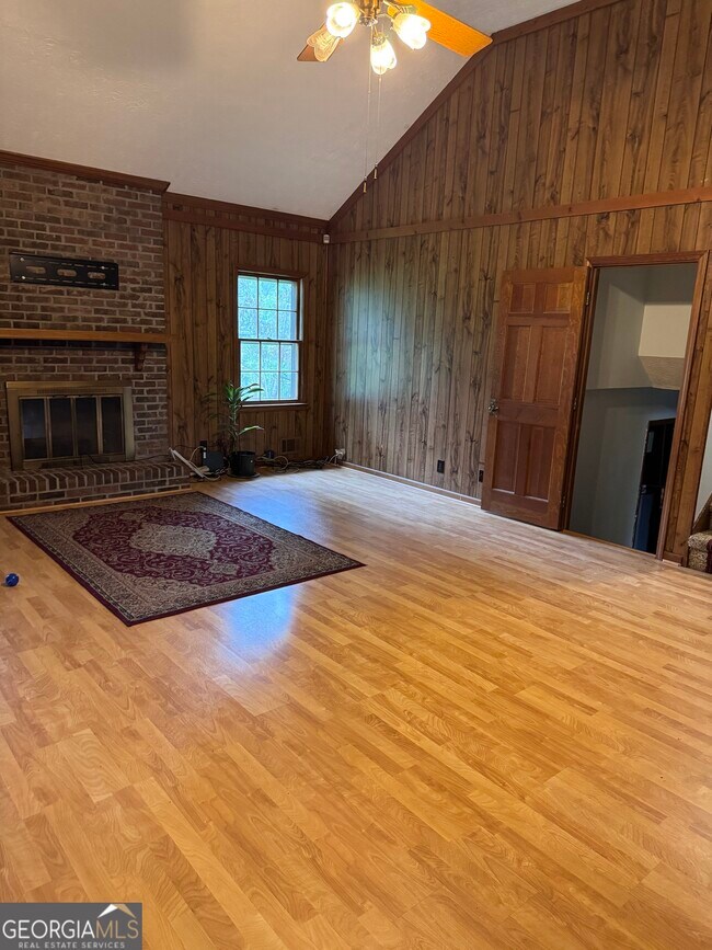 Photo - 532 Villa Dr SW