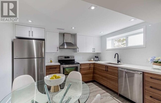 Photo - 25 Newlin Crescent