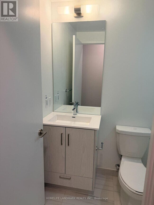 Photo - 180 Front St E Unité 3208