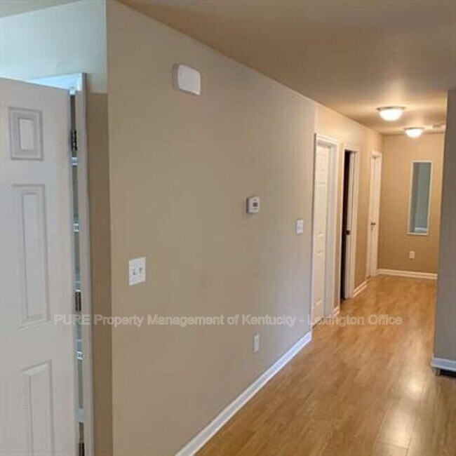 Photo - 219 W 4th St Unidad A