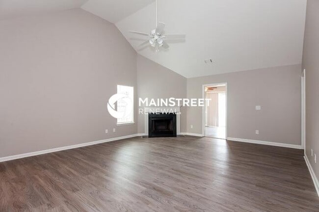Photo - 4 Bedroom Pet-Friendly Home in Charlotte, NC with Main Street Renewal