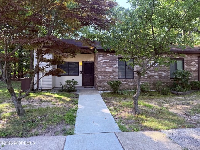 Building Photo - 102 Arrowood Rd Rental