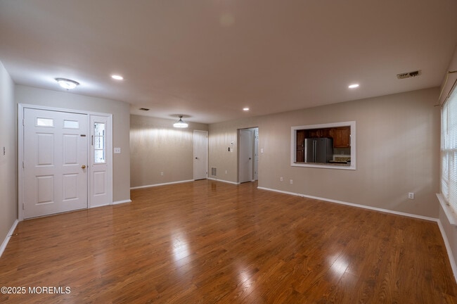 Photo - 157 Tulip Ln