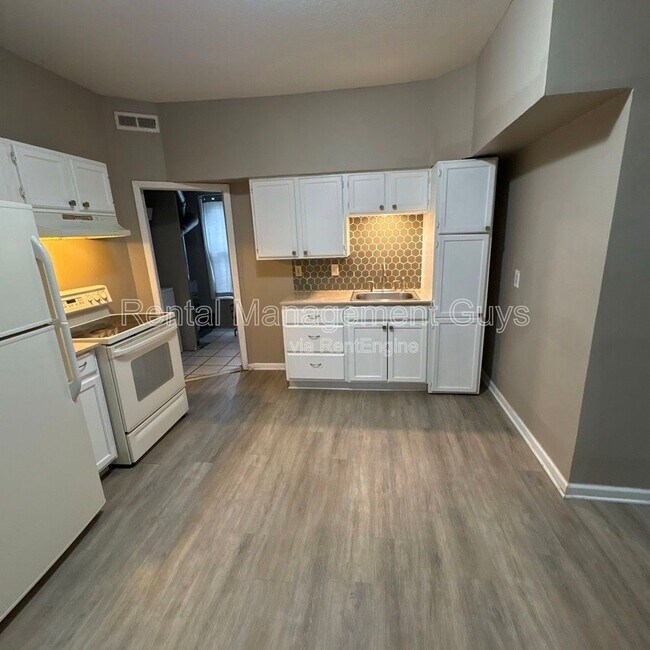 Photo - 2935 N Aldrich Ave