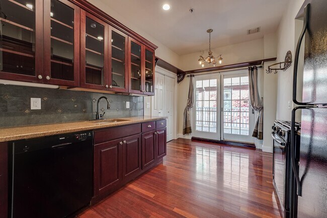 Photo - 880 Summit Ave Unit 2