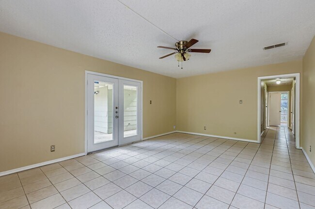 Photo - 1423 Westmoor Dr