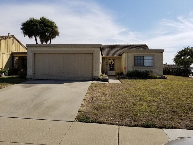 Building Photo - Salinas Home for RENT!!!
