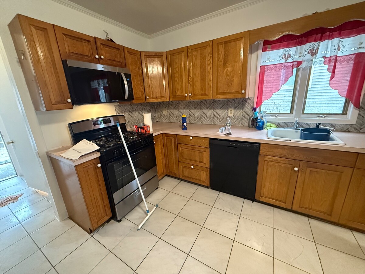 Photo - 85 Draher St