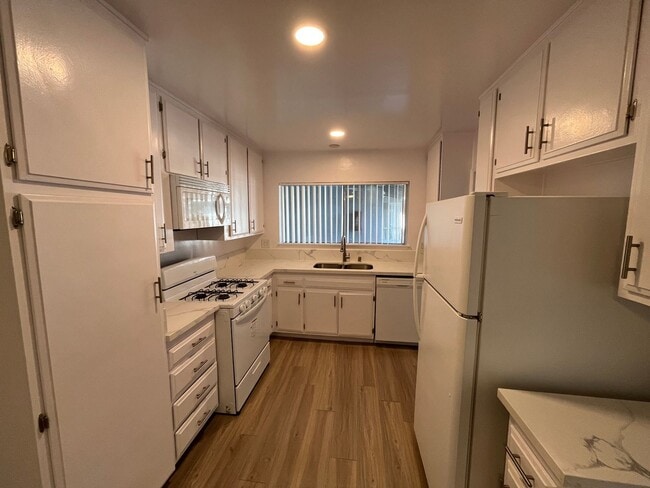 Photo - 18400 Prairie Street