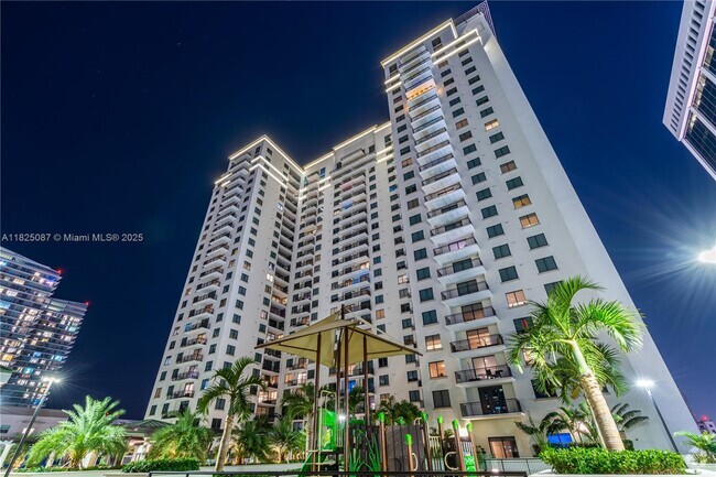 Building Photo - 999 SW 1st Ave Unit 2812 Rental