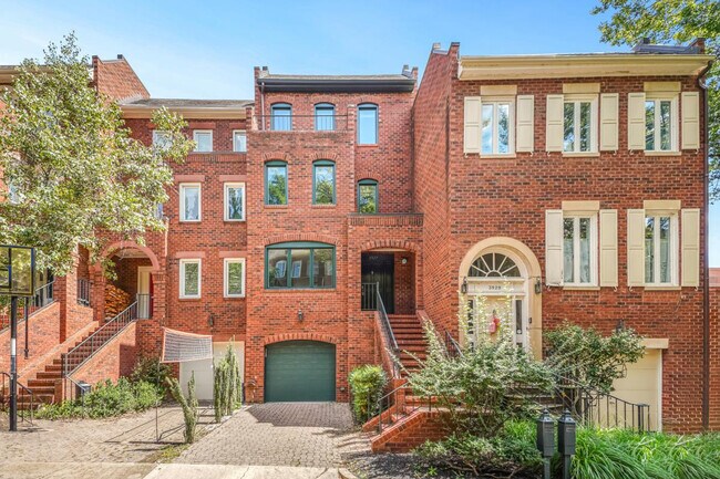 Photo - 3927 Georgetown Ct NW