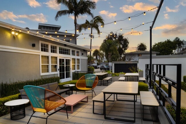 Outdoor lounge