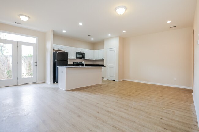 Photo - 38 Rivers Point Row