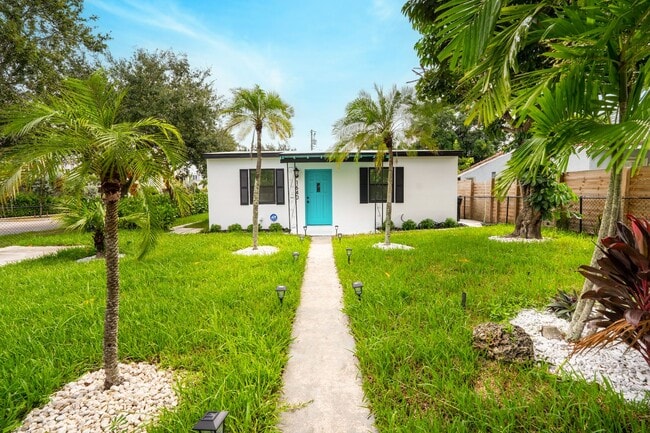 Building Photo - 1640 NW 6th Ave Rental