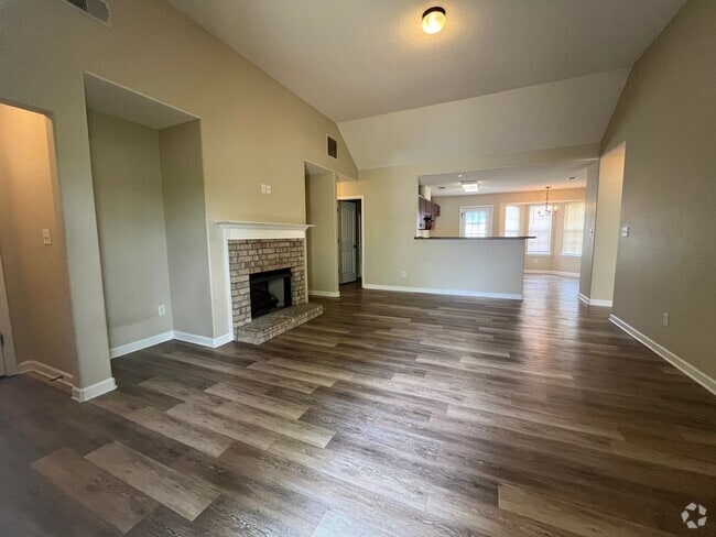 Building Photo - Remodeled beautiful 3 bd 2 bath located in... Rental