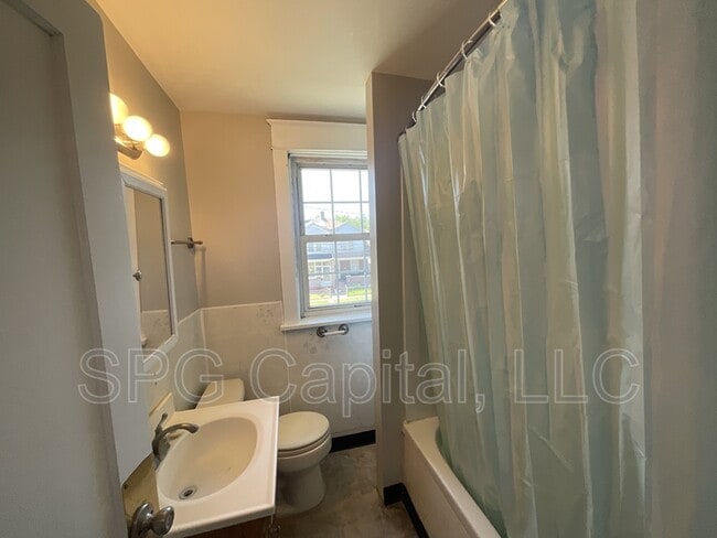 Photo - 1728 Paxton St