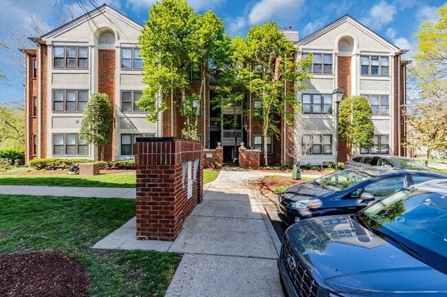 Photo - Awesome 2BE/2BA condo in Green Hills!