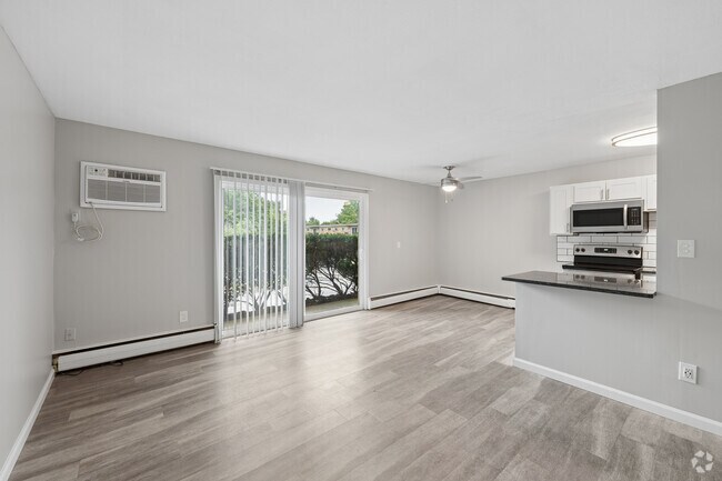 2BR, 1BA - 798SF - Living Room