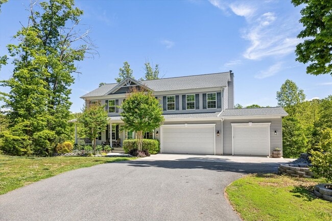 Photo - Gorgeous 5 Bed 3.5 Bathroom in Stafford, VA