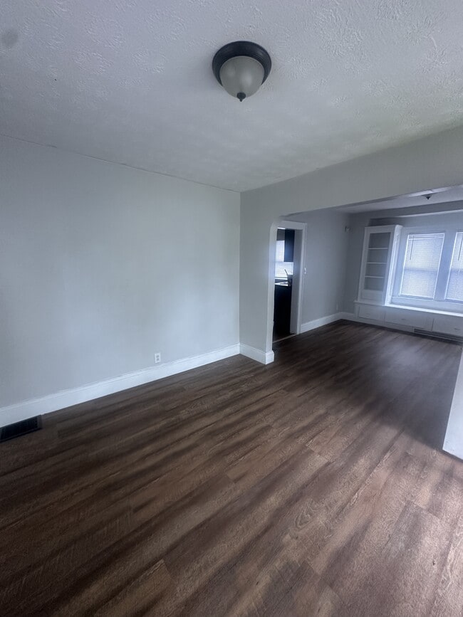 Photo - 12600 Watterson Ave