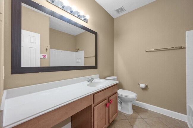 Photo - 952 Crannog Way