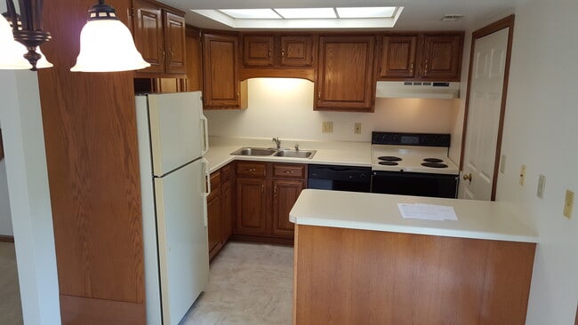 Great Kitchen - 880 E Bryan St Rental