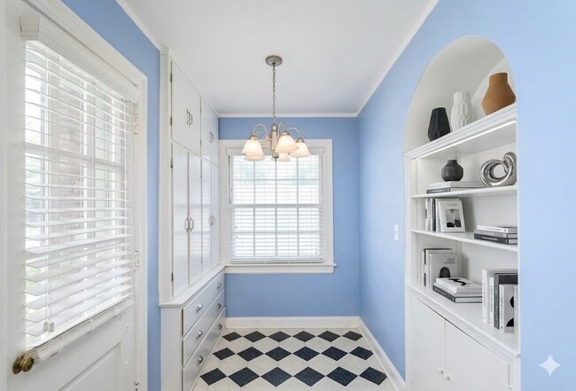 Photo - 2223 Saratoga Dr