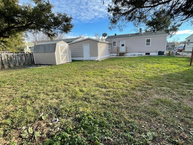 Photo - * SPOOKTACULAR SPECIAL * Spacious 3-Bedroo...