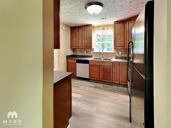 Photo - 566 South St