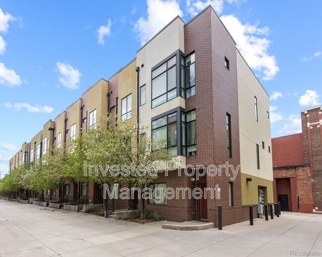 Building Photo - 2345 Walnut St Rental