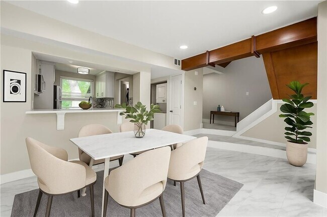 1009 Riverbend Club Dr SE