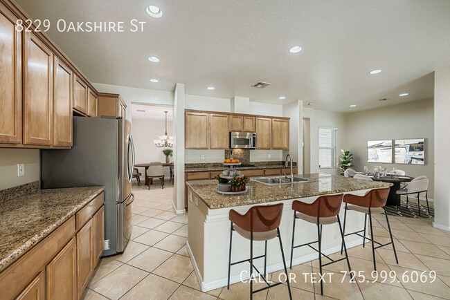 Photo - 8229 Oakshire St