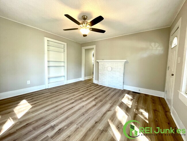 Photo - 622 Martha Dr House