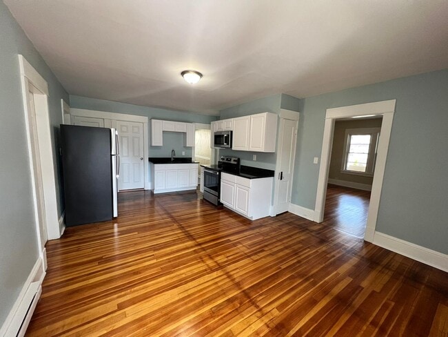 Building Photo - 988 Chicopee St Unit Apt 1