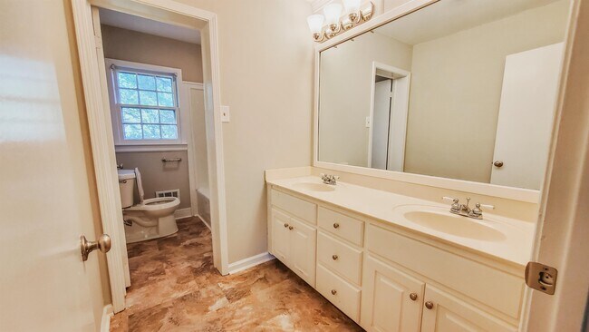 Photo - 110 Brookwood Ct