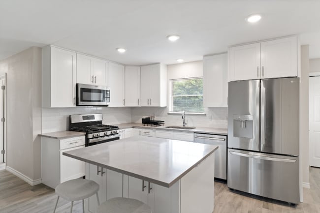 Photo - 648 Calcutta Dr