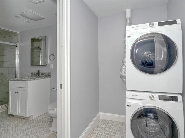 Photo - 245 Elm St Unit B2