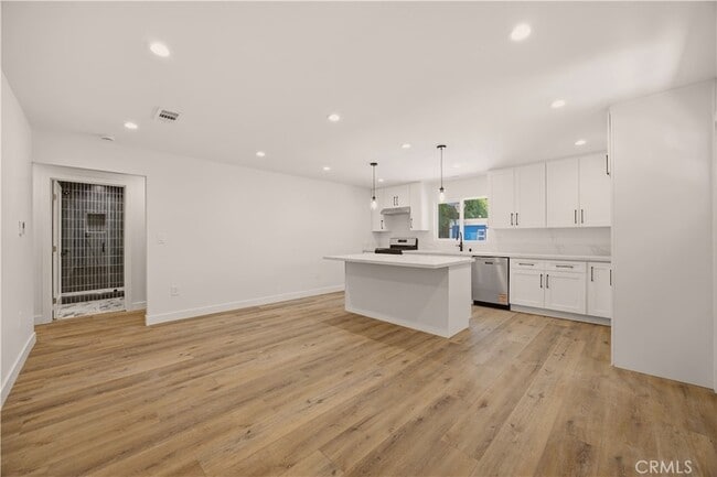 Photo - 17024 Parthenia St