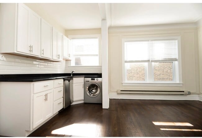 Photo - 327 Kedzie St Unit 3