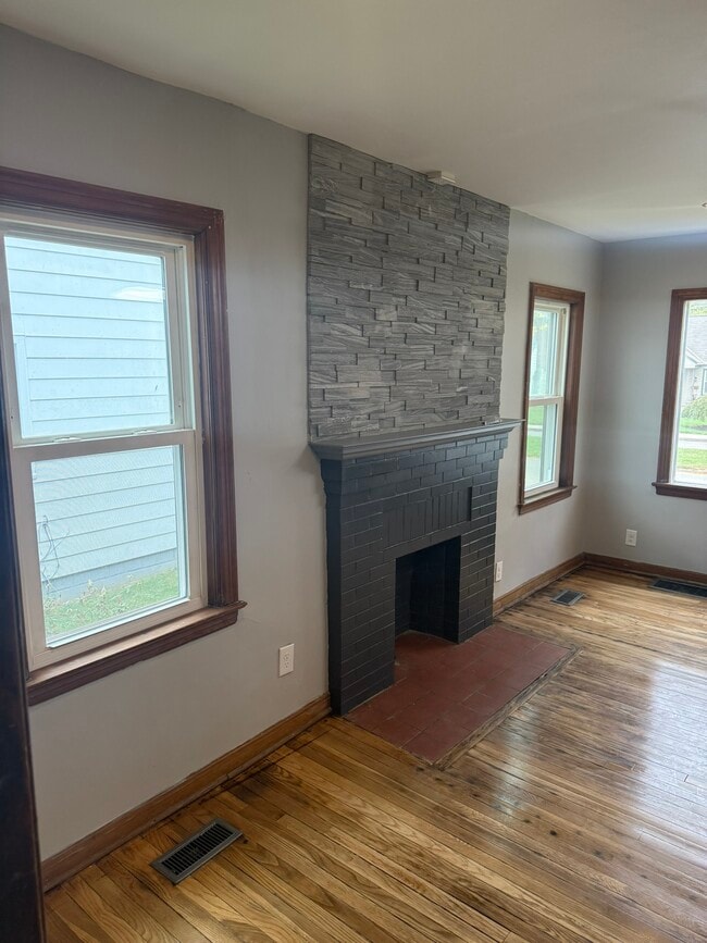 Photo - 1050 Bulen Ave