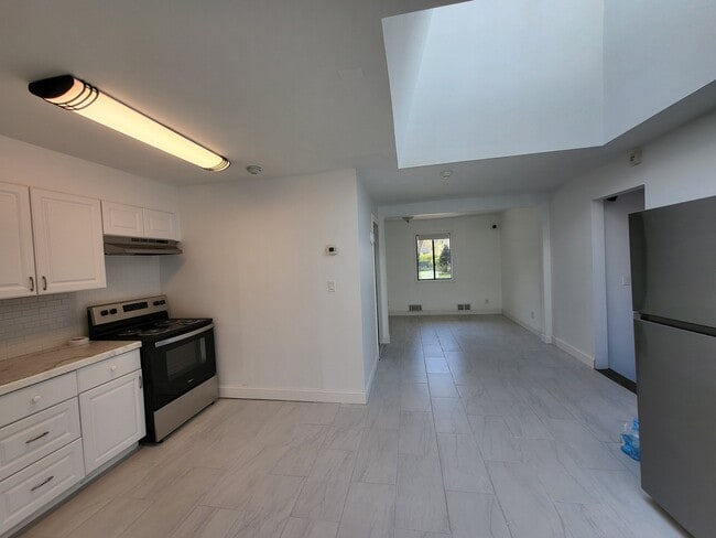 Building Photo - 4515 Nesconset Hwy