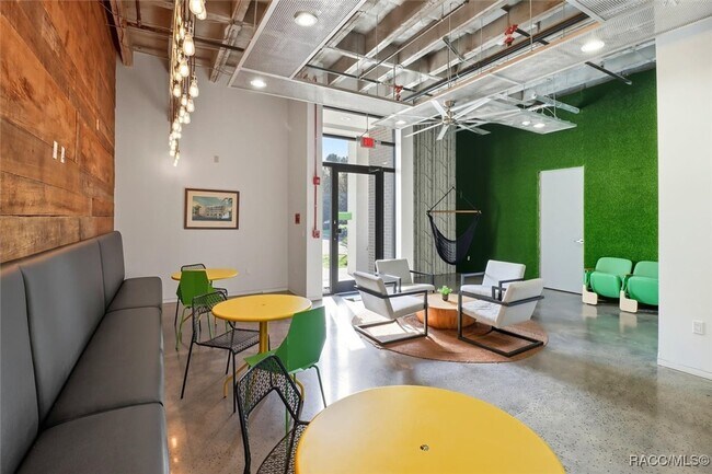 Photo - 302 SE Broadway St