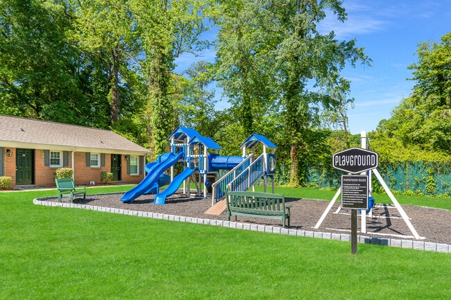 Photo - Tryon Forest Apartments