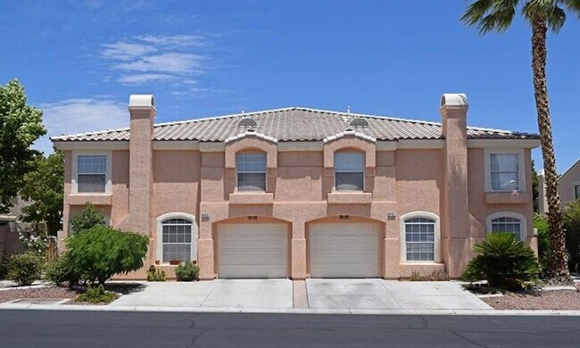 Building Photo - LIMITED TIME ONLY! $500 OFF SECOND MONTHS RENT! Inviting home with open layout in a prime Northwe...
