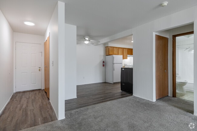 1BR, 1BA - 744SF - Traditional with in unit laundry - The Red Lion Rental