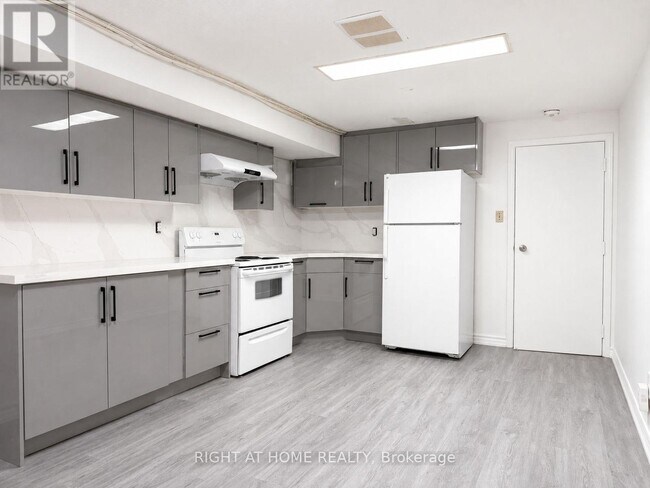Photo - 380 Lansdowne Ave