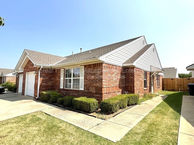 Photo - 1915 Leeds Ln